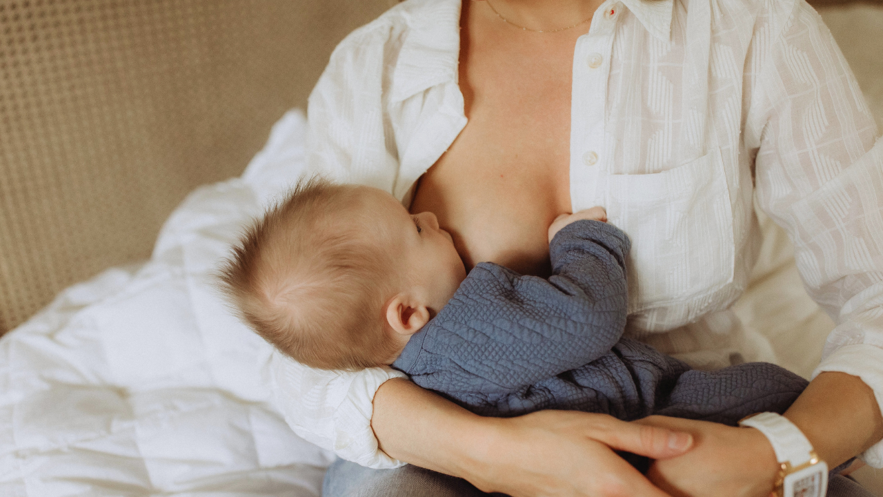 Breast Pain & Swelling While Breastfeeding